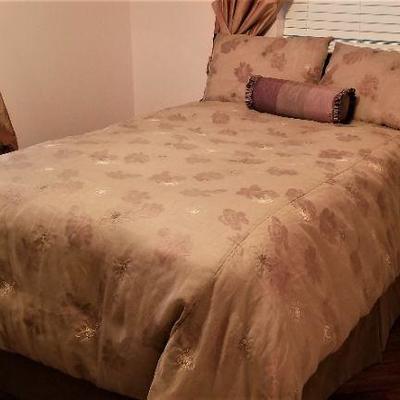 Lot #107  Nice clean Double/Full bed with luxury mattress, headboard, and bedding