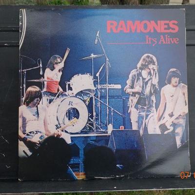 Ramones ~ It's Alive