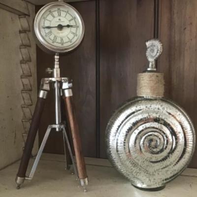 EASEL CLOCK AND GLASS SHELL CONTAINER