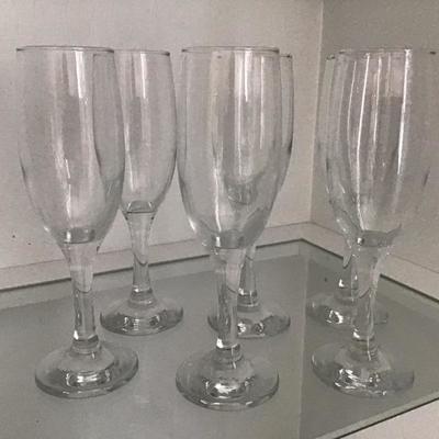 6 CLEAR GLASS CHAMPAGNE GLASSES