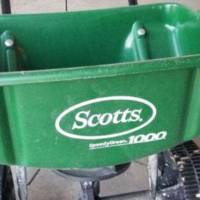 LOT 5: Scotts™ Speedy Green 1000 Spreader