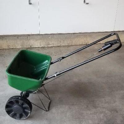 LOT 5: Scotts™ Speedy Green 1000 Spreader