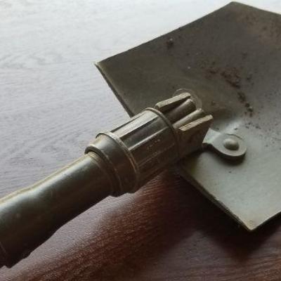 LOT 7: Vintage Metal Folding Trench Shovel
