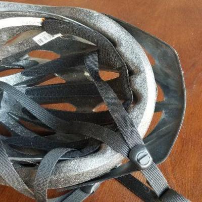 LOT 9: Ladies Bicycle Helmet