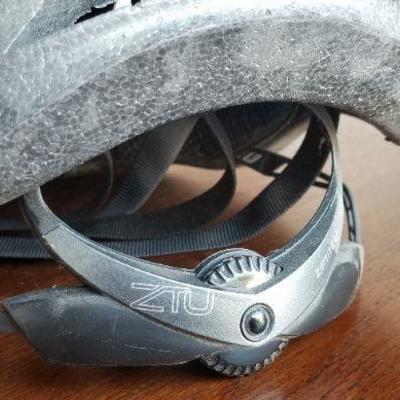 LOT 9: Ladies Bicycle Helmet