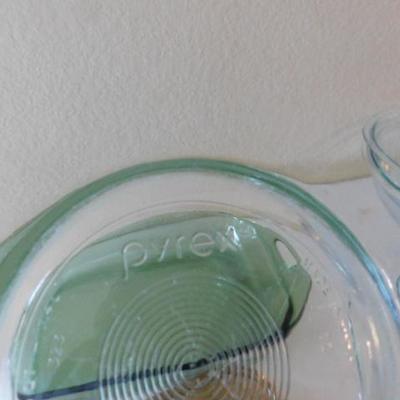 Glass Pyrex Mixing Bowls with Lids and Anchor Baking Dishes 