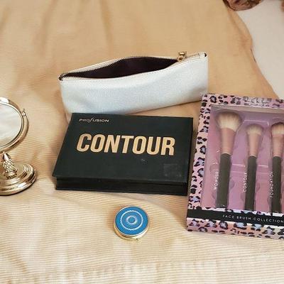B2-9 Makeup Brushes/Beauty Lot