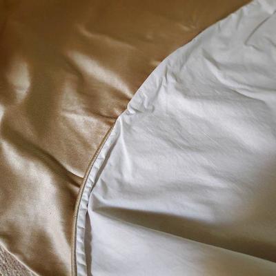 B2-20 Round Tablecloths