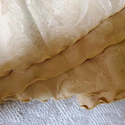 B2-20 Round Tablecloths