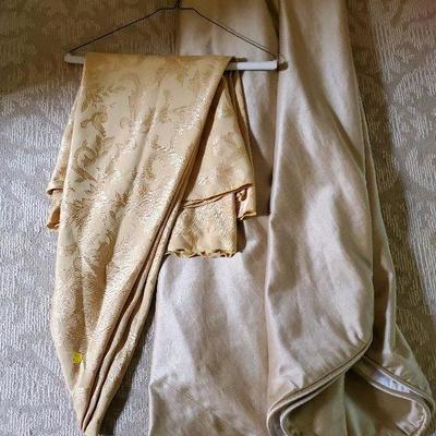 B2-20 Round Tablecloths