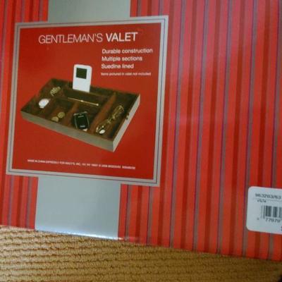 B3-8: Jewelry Storage