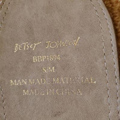 B3-11: Assorted belts