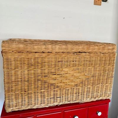 LOT 101 WICKER TRUNK/HAMPER