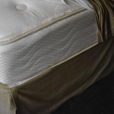 B1-3: Queen Mahogany Bedroom Set Headboard,  Matching Nightstands