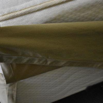 B1-3: Queen Mahogany Bedroom Set Headboard,  Matching Nightstands