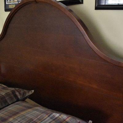 B1-3: Queen Mahogany Bedroom Set Headboard,  Matching Nightstands