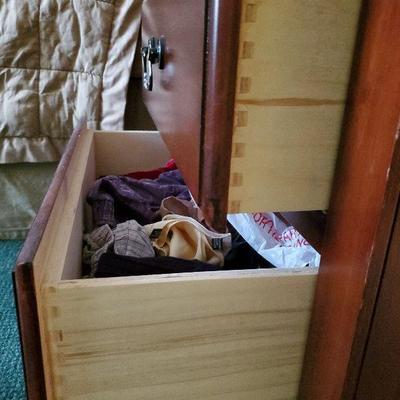 B1-3: Queen Mahogany Bedroom Set Headboard,  Matching Nightstands