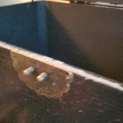 B1-10: Chest / Blankets / Toys