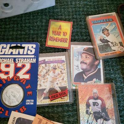 B1-15: Sports Lot Autographs Scott Rolen Frank Wycheck Paul Konerko +