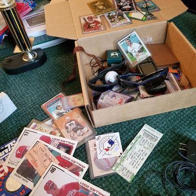 B1-15: Sports Lot Autographs Scott Rolen Frank Wycheck Paul Konerko +