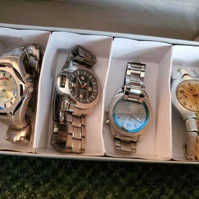 B1-18: Misc. Men's Lot Watches Electronic Football scoreboard, more! 