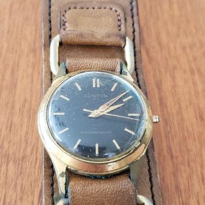 Lot 105: Vintage Clintonâ„¢ 21 Military Black Dial Gold Plated Trench Watch