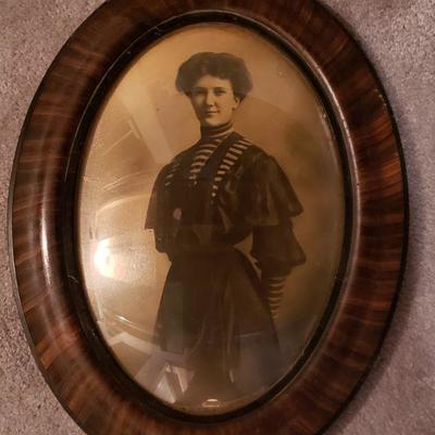 Lot 114: Antique Woman's Portrait in Bubble Frame