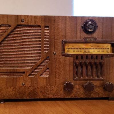 Lot 130: Vintage Shortwave Radio