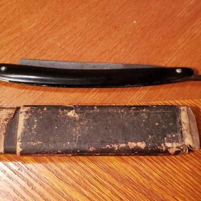 Lot 135: Antique King Of Whiskers Straight Razor 