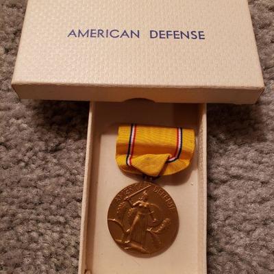 Lot 149: WW2 American Defense Medal with Box