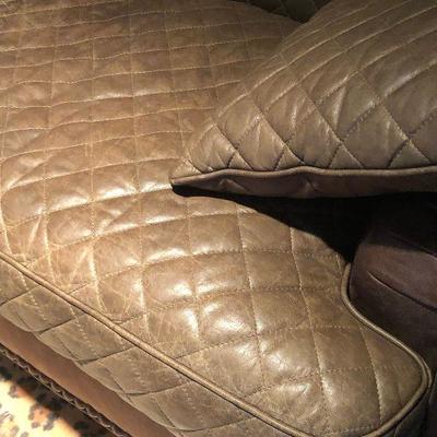 O4: Pearson Leather Sofa - Elegant Comfort