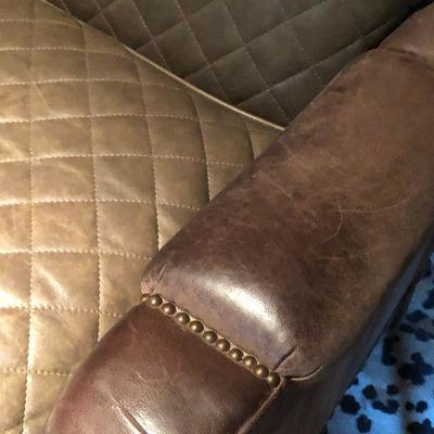 O4: Pearson Leather Sofa - Elegant Comfort