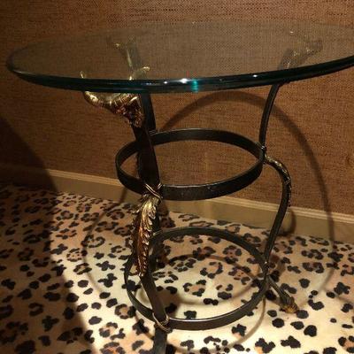 O8: Glass top accent table
