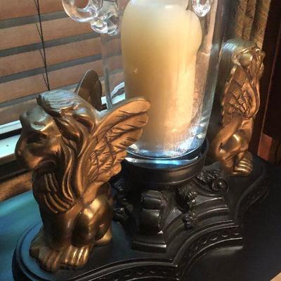 O19: Winged Lions with Candle