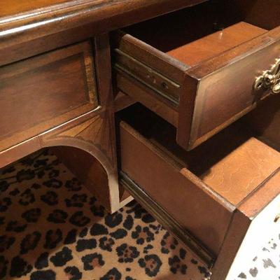 O23: Carlton House Style Vintage Desk w/ beautiful inlay and details