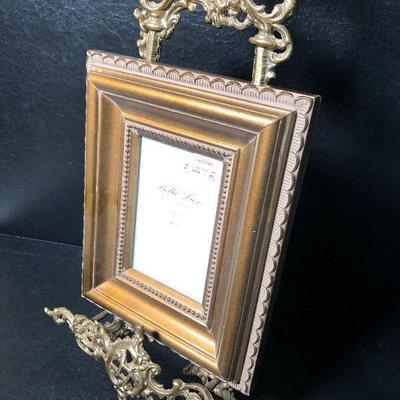 P13: Gold Ornate Frame Stand!