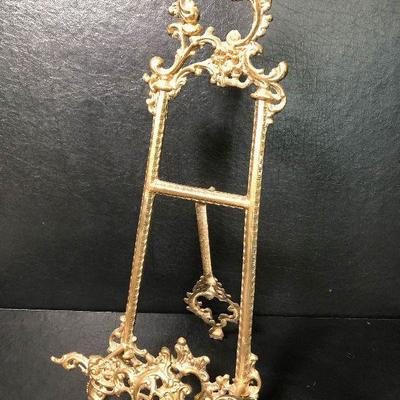 P13: Gold Ornate Frame Stand!