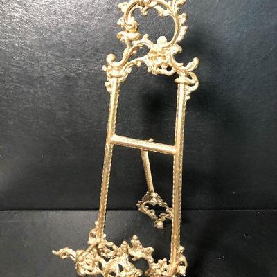 P13: Gold Ornate Frame Stand!