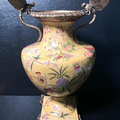 P17: Rare Mark Roberts Dragonfly Handled Vase! 