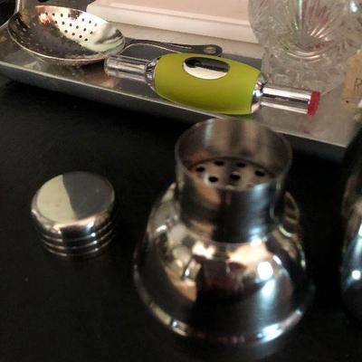 P25: Bar Service Lot
