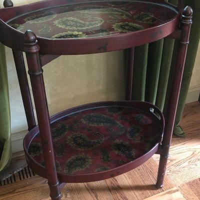P34: Paisley Design Dual Tray Table