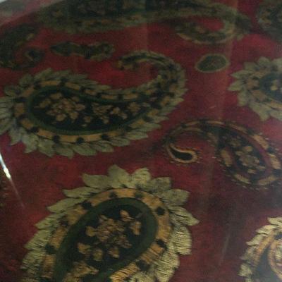 P34: Paisley Design Dual Tray Table