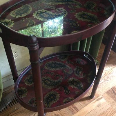 P34: Paisley Design Dual Tray Table