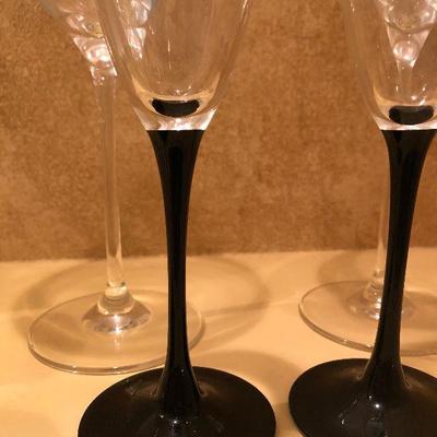 K48: 5 pieces of glass stemware