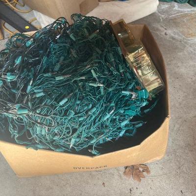 Lot S10: Box of Christmas lights