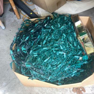 Lot S10: Box of Christmas lights