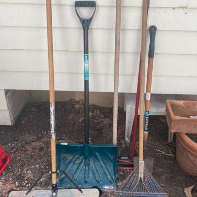 Lot S22: Mixed Yard Tools
