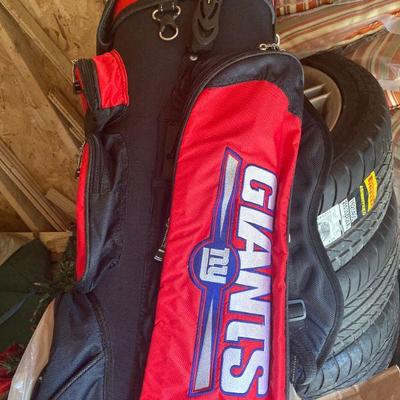 Lot S29: New York Giants Golf Bag New in packaging! With Tags