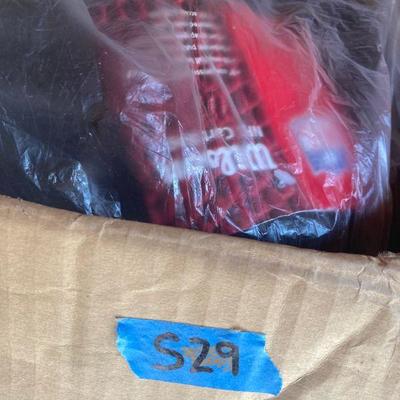 Lot S29: New York Giants Golf Bag New in packaging! With Tags