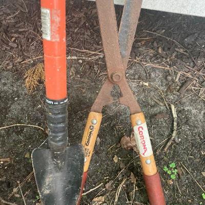 Lot S32: Mixed Garden / Hand tools